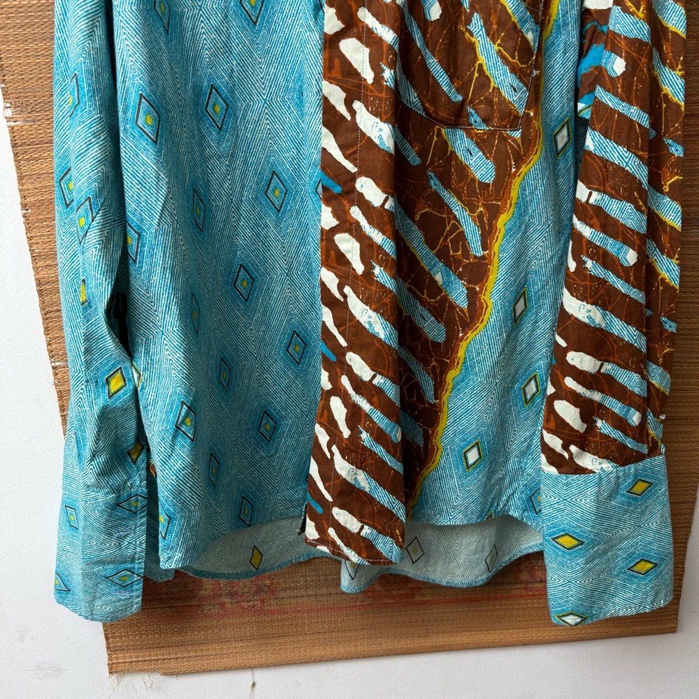 Avantgarde Psychedelic Geometric Patterned Button… - image 3